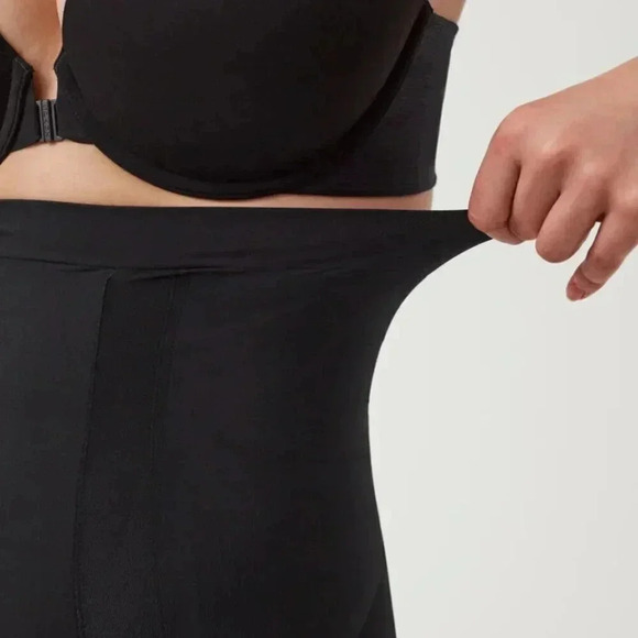 SPANX SCULP High-Waisted Mid-Thigh Short - Picture 2 of 3